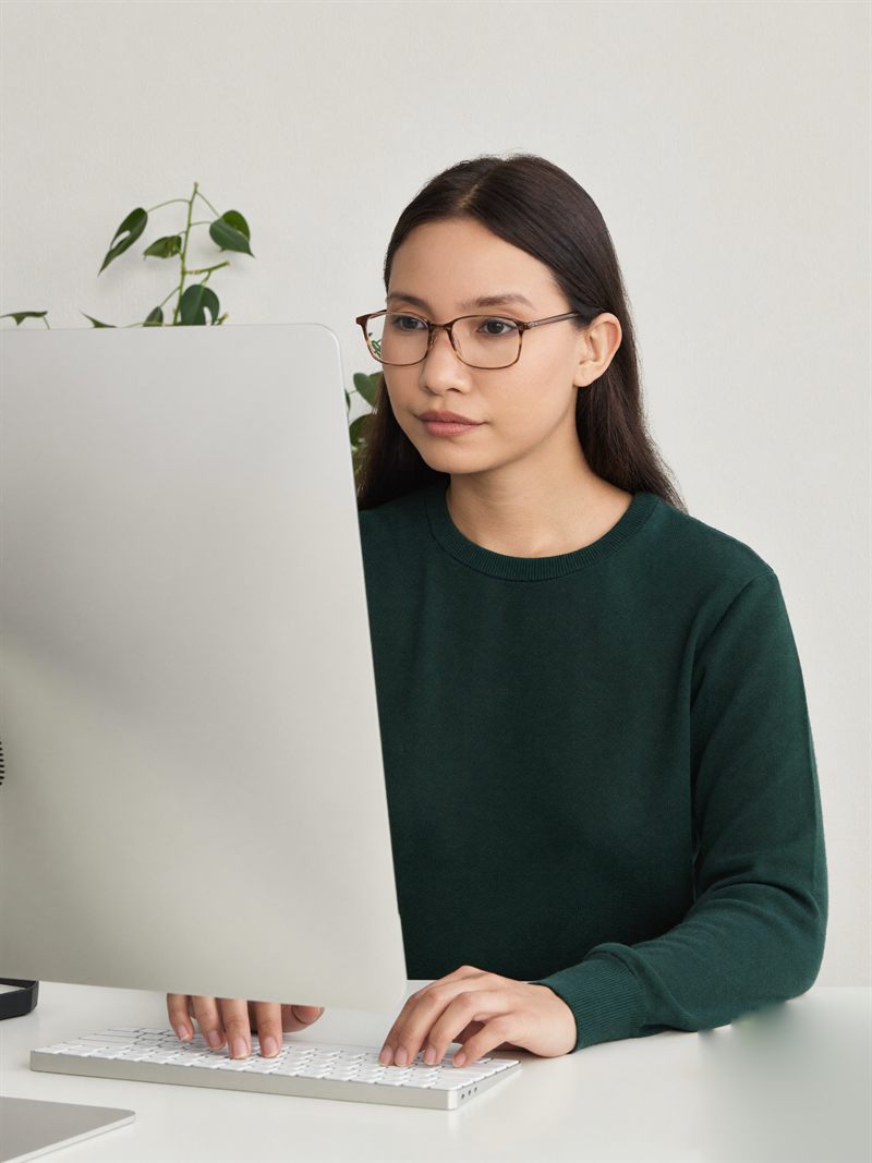 A medical coder reviewing documentation on screen